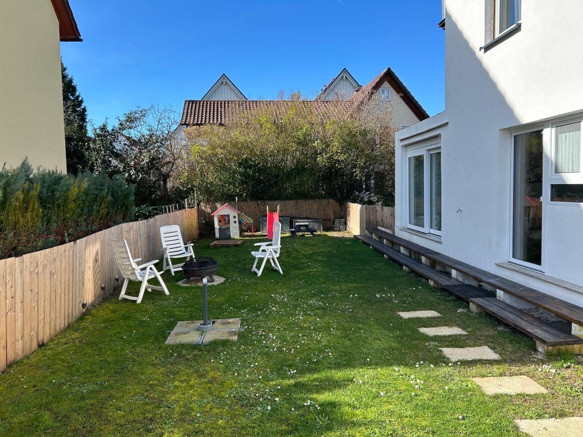 Bodensee Garten Retreat: Spacious Family Apartment with Private Garden Friedrichshafen Exterior photo